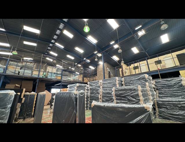 2,900M² WAREHOUSE TO LET IN KEW